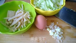 蛋炒饼的做法步骤：1