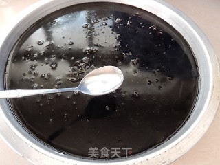 莲子龟苓膏的做法步骤：5