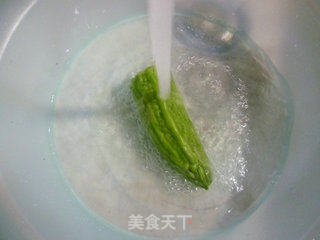 苦瓜炒鲜虾的做法步骤：2