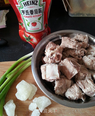 糖醋排骨的做法步骤：1