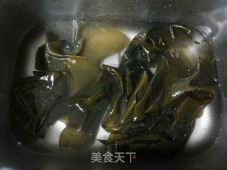 海带排骨汤的做法步骤：3