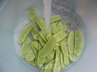 扁豆炒牛肉的做法步骤：2