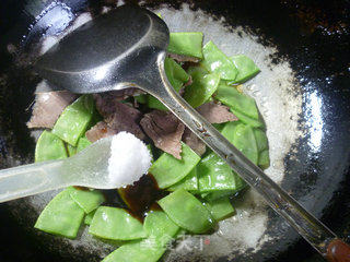 扁豆炒牛肉的做法步骤：11