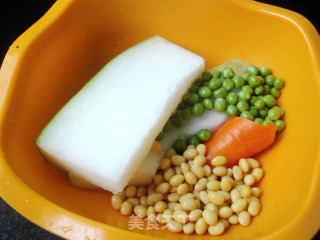 冬瓜双豆的做法步骤：1