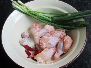 微波炉烤鸡腿的做法步骤：1