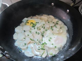 杏鲍菇卧鸡蛋的做法步骤：9