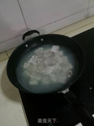 糖醋排骨的做法步骤：2