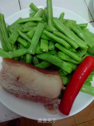 回锅肉炒四季豆的做法步骤：1