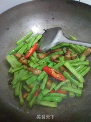 回锅肉炒四季豆的做法步骤：6