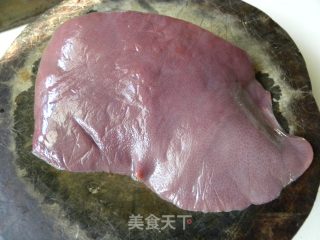 五香猪肝的做法步骤：1