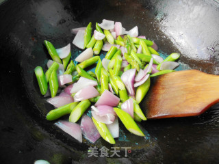 洋葱炒芦笋的做法步骤：6