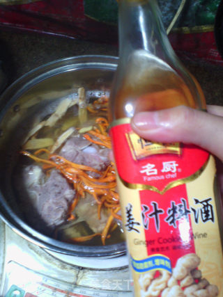 虫草花龙骨汤的做法步骤：6
