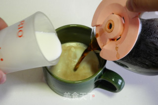 美食美式拿铁咖啡的做法步骤：3