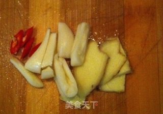 韭菜花炒蛏子的做法步骤：2
