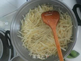 土豆丝——春饼配菜的做法步骤：4
