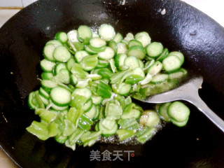 小黄瓜炒蛋的做法步骤：9
