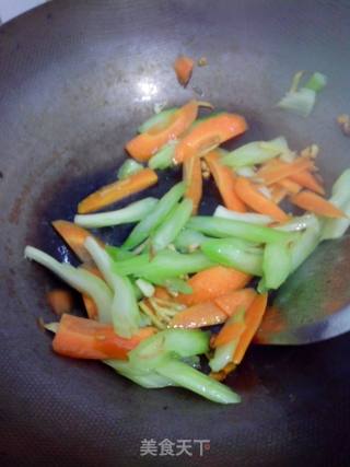 清炒鱿鱼的做法步骤：13