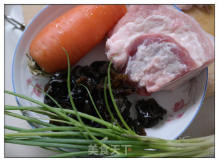 鱼香肉丝的做法步骤：1