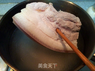 土豆盐煎肉的做法步骤：2