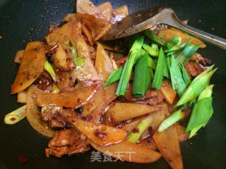 土豆盐煎肉的做法步骤：8