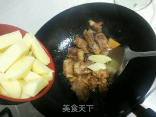 土豆烧排骨的做法步骤：9