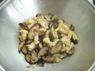 花菇炒鸡蛋的做法步骤：9