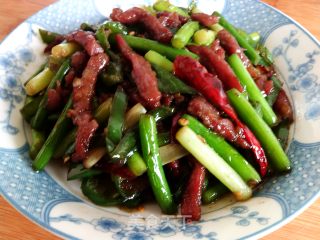 牛肉炒蒜薹的做法步骤：7