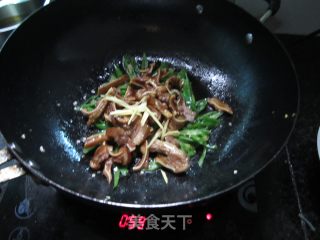 青椒炒猪耳的做法步骤：5
