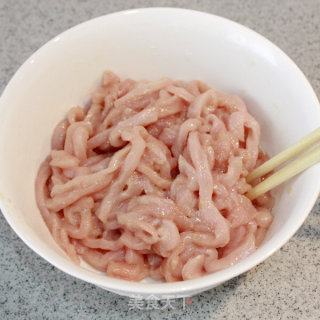 简单美味卷出来-----京酱肉丝卷的做法步骤：1