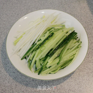 简单美味卷出来-----京酱肉丝卷的做法步骤：4