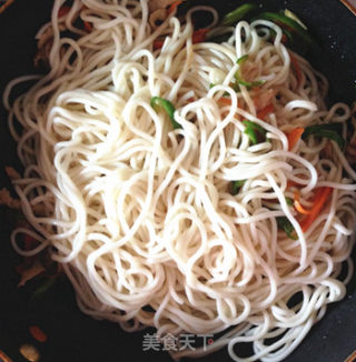 肉丝蔬菜炒面的做法步骤：7