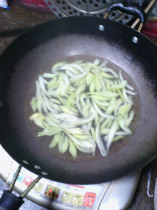 凉拌西芹的做法步骤：3