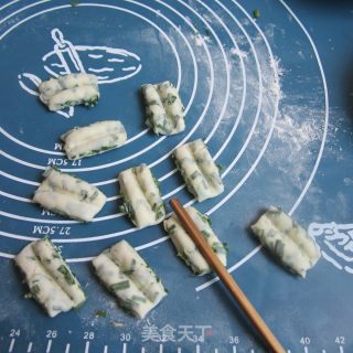 韭菜卷的做法步骤：8