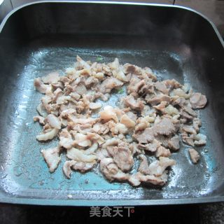 蒜片辣椒拆骨肉的做法步骤：2
