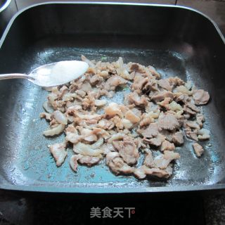 蒜片辣椒拆骨肉的做法步骤：3