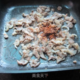 蒜片辣椒拆骨肉的做法步骤：4