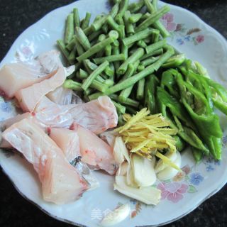 鲜豆角煮鱼的做法步骤：2