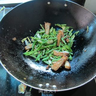 鲜豆角煮鱼的做法步骤：7