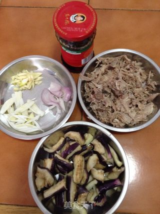 手撕肉茄子煲的做法步骤：1