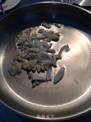 手撕肉茄子煲的做法步骤：3