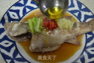 蒸鲈鱼的做法步骤：8