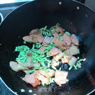 肉花肠腊肉鲜豆角混炒－－混搭菜的做法步骤：4