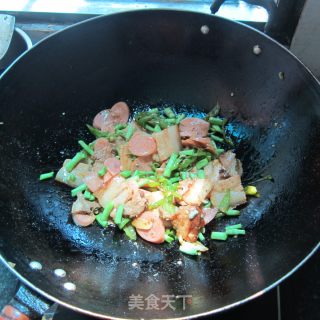 肉花肠腊肉鲜豆角混炒－－混搭菜的做法步骤：6