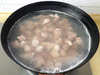 香辣牛腩烧土豆的做法步骤：2