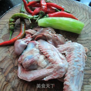 莴笋炒鸭的做法步骤：1