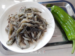 油爆河虾的做法步骤：1