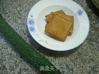 青瓜拌香干的做法步骤：1