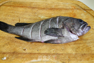 黑头鱼烧豆腐的做法步骤：1