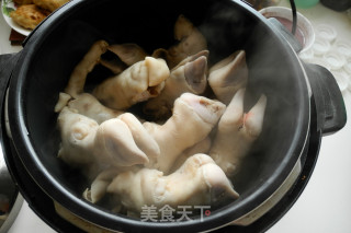 卤羊蹄的做法步骤：5