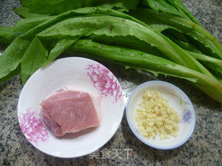 猪肉炒油麦菜的做法步骤：1